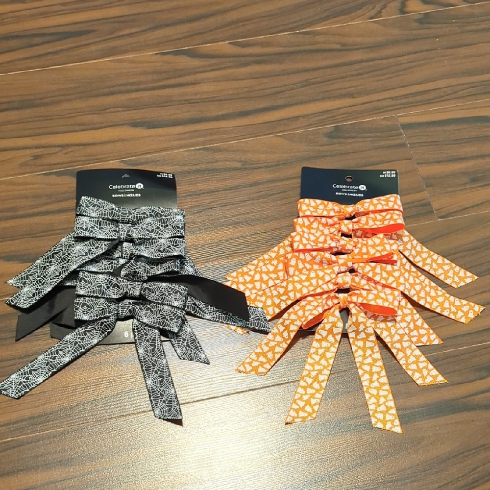 ⭐️ 5/ $25  Orange and Black Bows Set